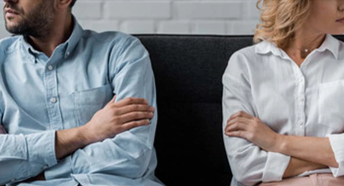 divorced couple 1160x628 1