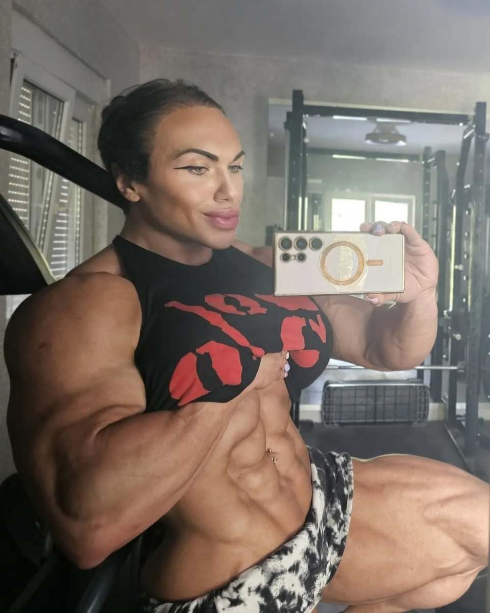 Natalia Kuznetsova showing off her abdomen in a selfie, Photo Credit: nataliya.amazonka/Instagram